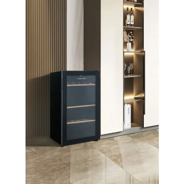 gedtech-cave--vin-de (4) GEDTECH Cave à vin de vieillissement GWC31 - Pose libre - 31 bouteilles - Mono zone - Etagères bois